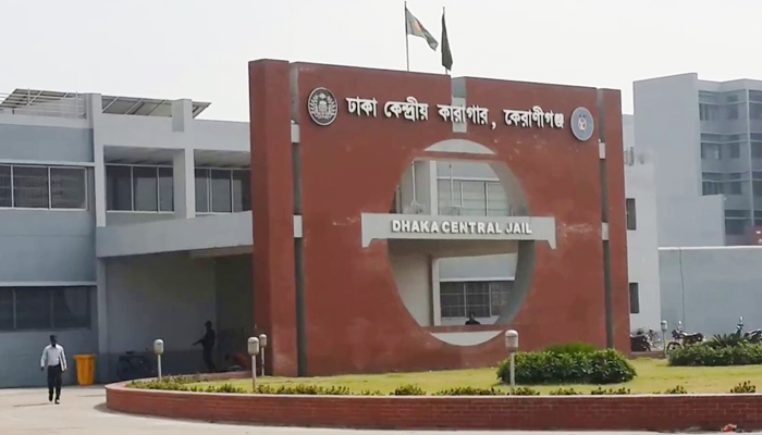 ঝুঁকিতে কারাবন্দিরা