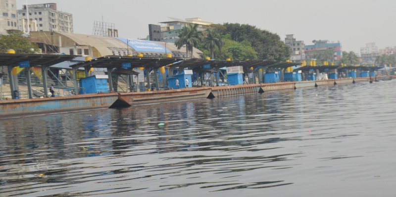 করোনা আতঙ্কে বুড়িগঙ্গার বুকে নিরবতা