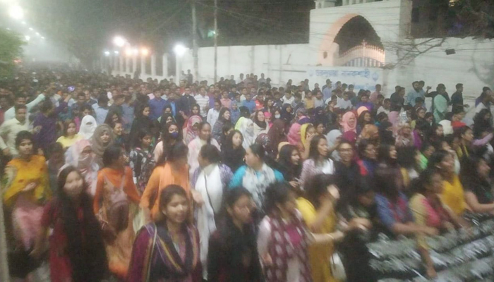 ছাত্রলীগ কর্মী হত্যার প্রতিবাদে ঢাবিতে বিক্ষোভ