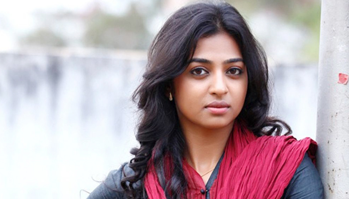 জীবন বাজি রেখে স্বামীর কাছে রাধিকা