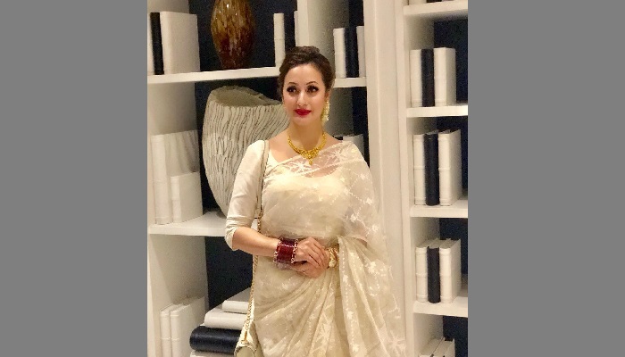 দুবাই প্রবাসীদের সাহায্য করলেন সুজানা