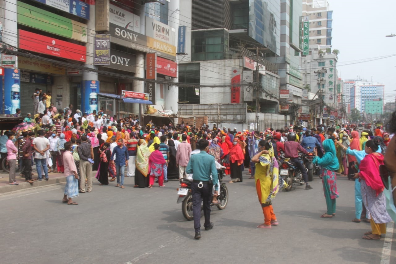 পোশাক শ্রমিকদের নিয়ে দায়িত্বহীন আচরণ নয়