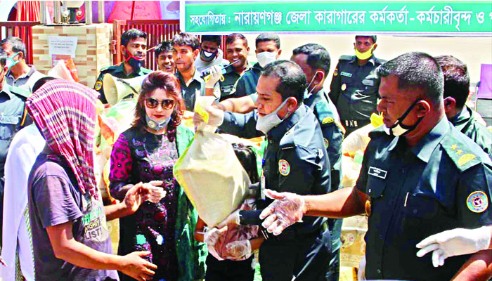 ঢিলেঢালা ‘সামাজিক দূরত্ব’