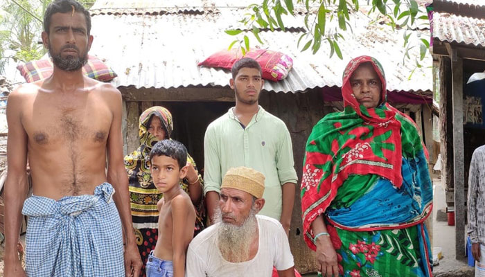 লকডাউনে আদর্শ আবাসনে মানবেতর জীবন যাপন