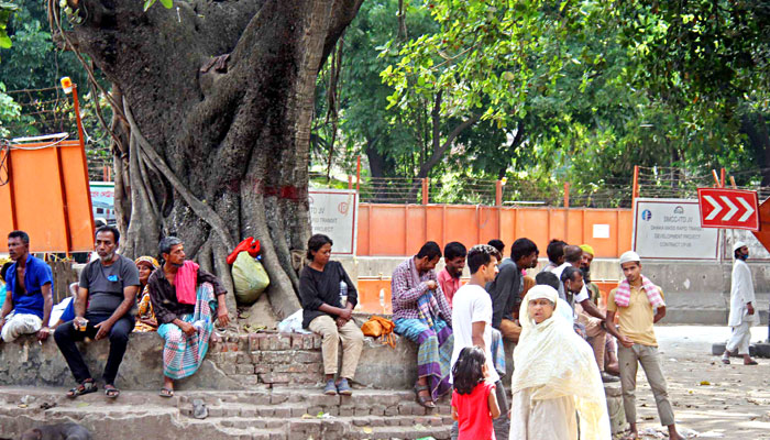 ঢিলেঢালা ‘সামাজিক দূরত্ব’