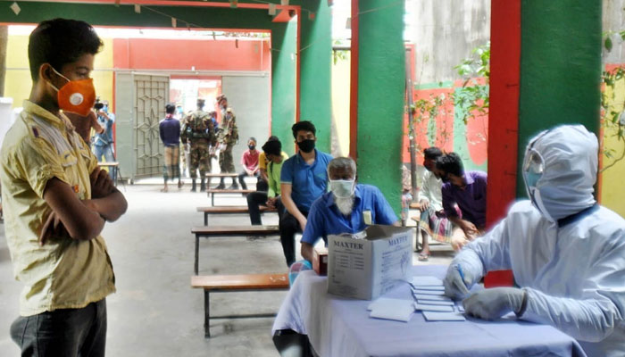 জিগাতলায় সেনাবাহিনীর চিকিৎসা সেবা