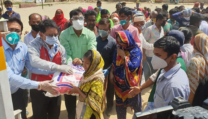 ৫০০ দুস্থ পরিবারকে ত্রাণ দিল সমাজকল্যাণ মন্ত্রণালয়