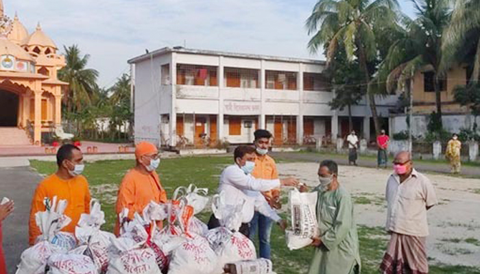অসহায়দের পাশে যশোর রামকৃষ্ণ আশ্রম