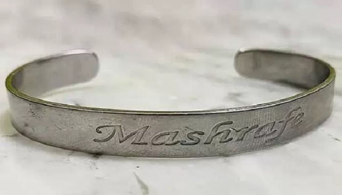 ৪২ লাখ টাকার ব্রেসলেটটি ফের মাশরাফিকে উপহার