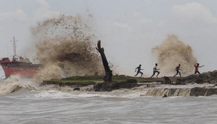 রাতের মধ্যেই বিদায় নেবে আমফান