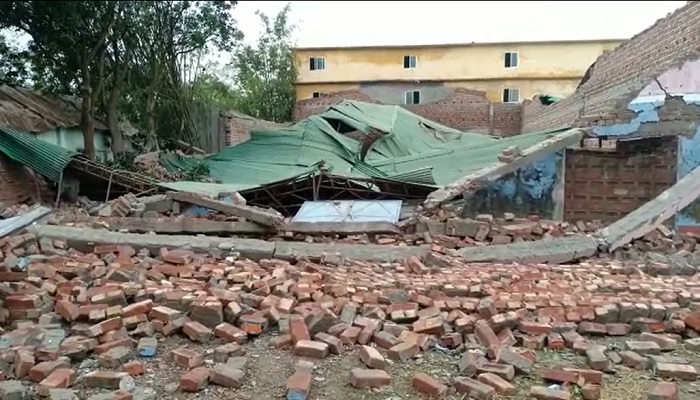 কালবৈশাখীর তাণ্ডবে লণ্ডভণ্ড পার্বতীপুর