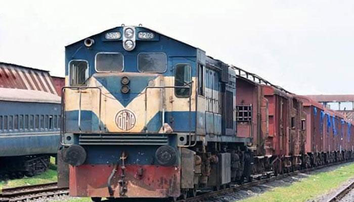 বিদেশ থেকে আসছে আরো ৫০ লাগেজ ভ্যান