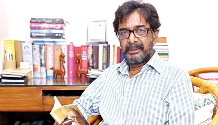 ‘আত্মস্মৃতি প্রবন্ধ লিখছি’