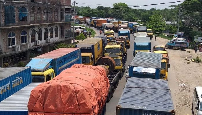 ঢাকা-চট্টগ্রাম মহাসড়কে ৩০ কি.মি. যানজট