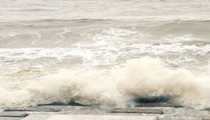 উপকূলে জলোচ্ছ্বাসের আশঙ্কা, ৩ নম্বর সংকেত