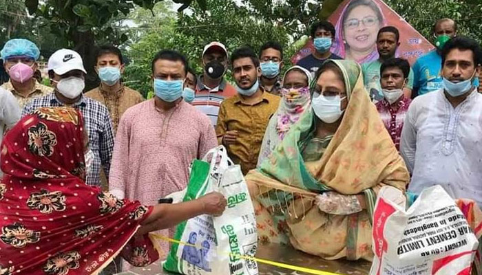 মানুষের পাশে সাংসদ চুমকি