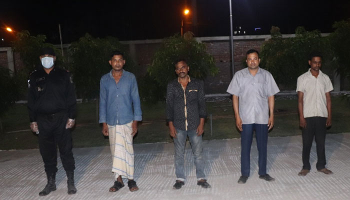 কাঁঠাল-ডাব বহনের আড়ালে ইয়াবা অস্ত্র পরিবহন