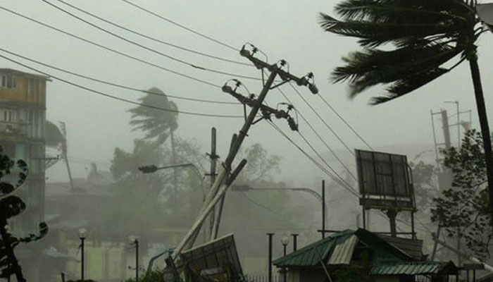 আমফানে বিপর্যস্ত বিদ্যুৎ ব্যবস্থা স্বাভাবিক হয়নি