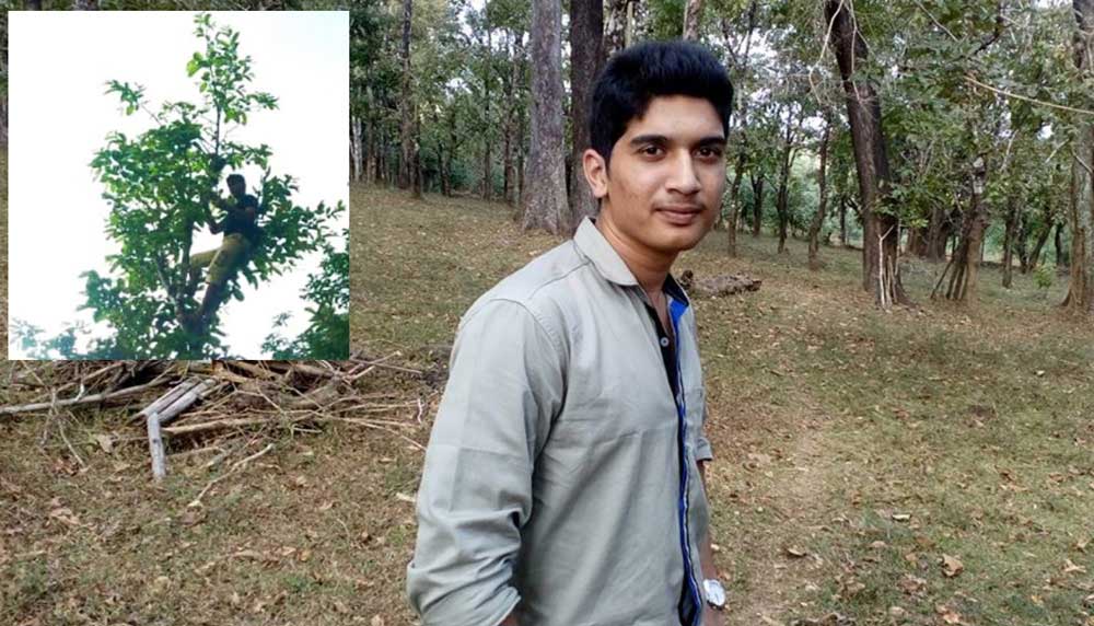 ১ কিমি হেঁটে, গাছে উঠে অনলাইন ক্লাস করেন এই যুবক!