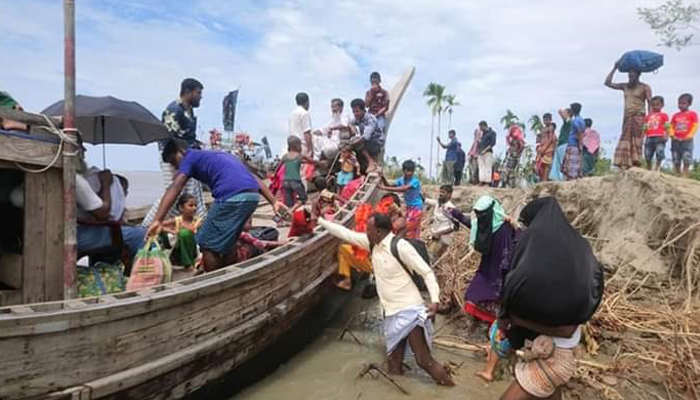 ঘূর্ণিঝড়, নিরাপদ আশ্রয়ে নেয়া হচ্ছে লোকজনকে