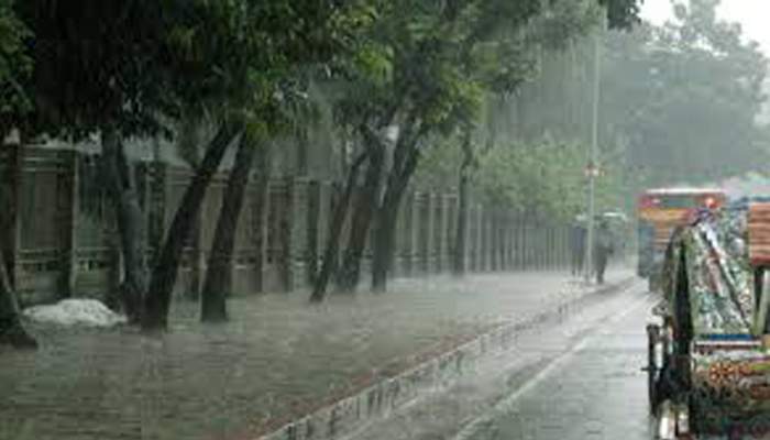 রাজধানীতে ভ্যাপসা গরম, দমকা হাওয়া আর বৃষ্টি
