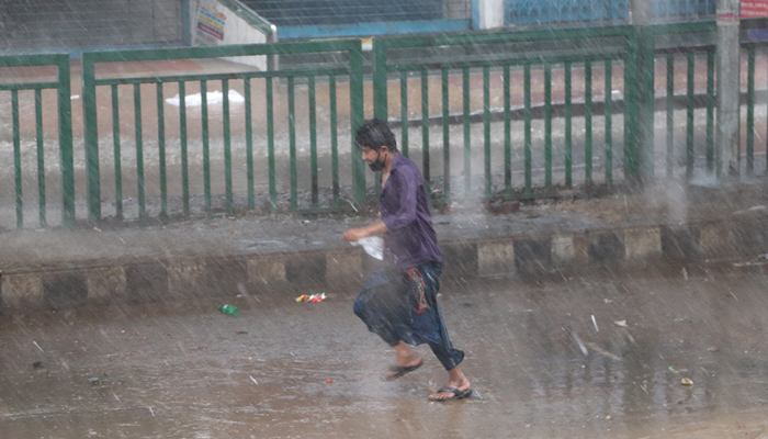 ঝড়ো হাওয়াসহ বৃষ্টি হতে পারে