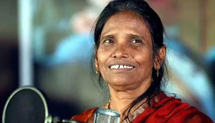 লকডাউনে অর্ধাহারে দিন কাটছে রানু মণ্ডলের