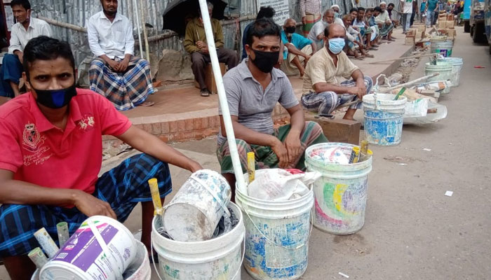 কাজের অপেক্ষায় তাঁরা