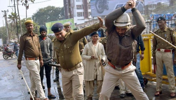 পুলিশ হেফাজতে পিতা-পুত্রের মৃত্যুতে ফুঁসছে ভারত