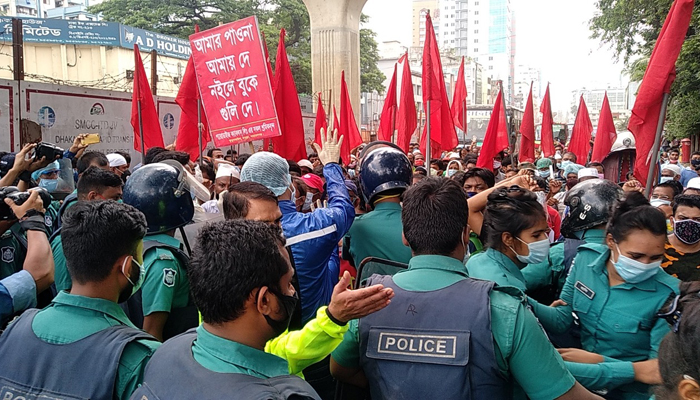 ক্যাবল শ্রমিকদের মিছিলে পুলিশের বাধা