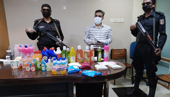 প্রতারণার মাধ্যমে কোটি টাকা হাতিয়ে নেয় তারা
