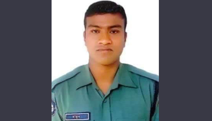 করোনাযুদ্ধে জীবন দিলেন আরো এক পুলিশ সদস্য