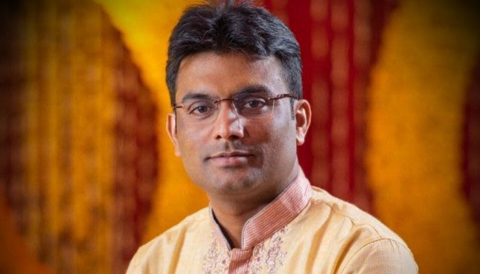 বাসা থেকে করোনার চিকিৎসা নিচ্ছেন সোহাগ