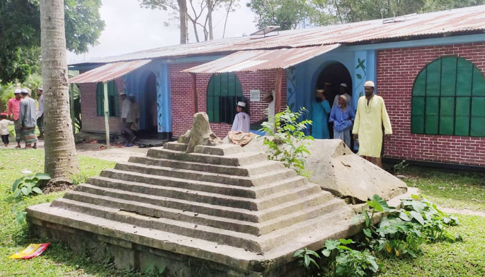 সাম্প্রদায়িক সম্প্রতির বিরল দৃষ্টান্ত ধূলাসার গ্রাম