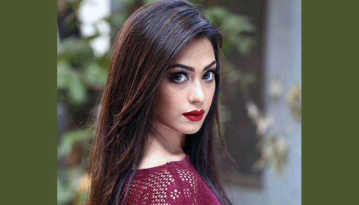 করোনায় আক্রান্ত ঘরবন্দী পপি