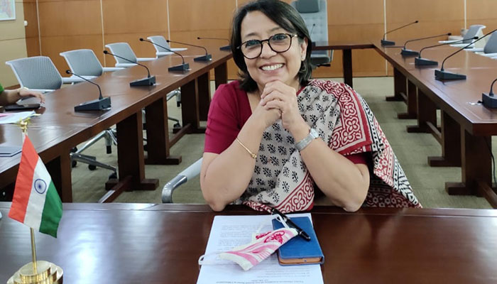 ছায়ানটে স্কুলবাস হস্তান্তরে রিভা গাঙ্গুলি