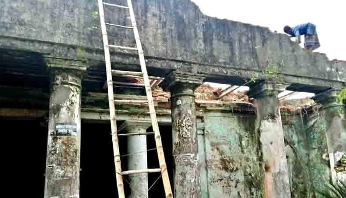 ভাঙা হচ্ছে গৌরীপুরের প্রাচীন নিদর্শন, ক্ষুব্ধ এলাকাবাসী