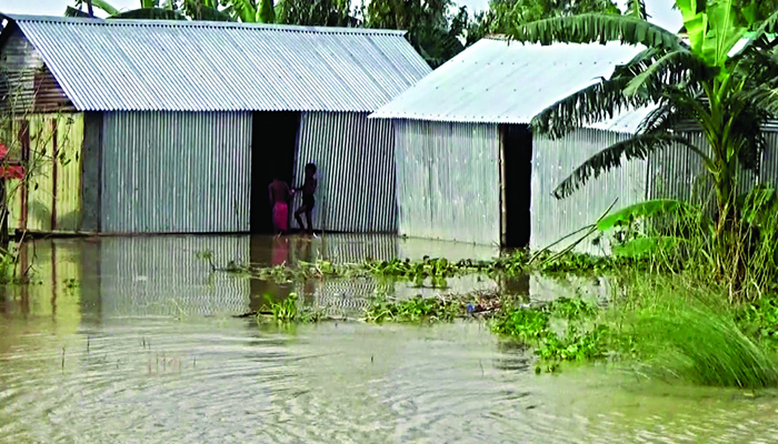 পানি কমে বেড়েছে ভাঙন, তীব্র খাদ্যসংকটে