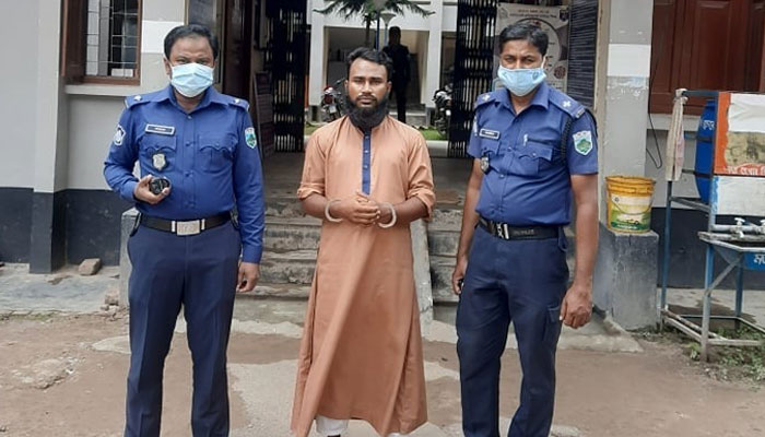 ফেসবুকে মানহানিকর পোস্টে ইমাম গ্রেপ্তার