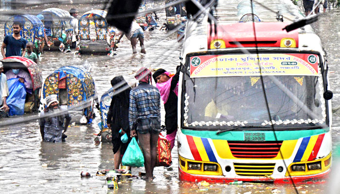 সমন্বয়হীনতায় ডুবছে ঢাকা