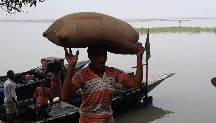 ভিজিএফের ৯৩ বস্তা চালসহ দুই নেতা আটক