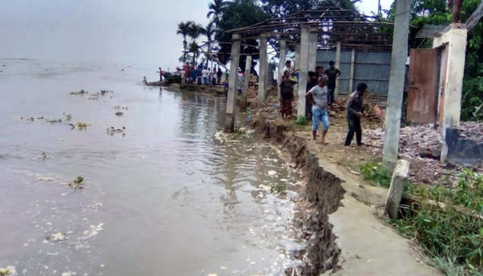 নদীতে বিলীন হচ্ছে স্কুল-মাদ্রাসা-মসজিদ