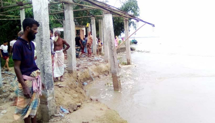 নদীতে বিলীন হচ্ছে স্কুল-মাদ্রাসা-মসজিদ