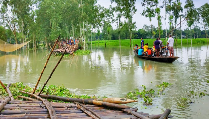 ভেসে গেছে সাঁকো, দুর্ভোগে ৮ গ্রামের মানুষ