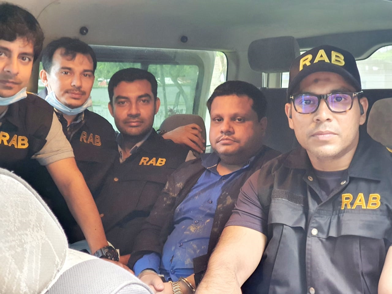সাহেদকে গ্রেপ্তারের ছবি