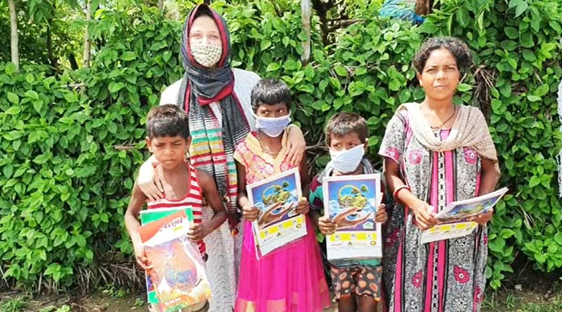 অসহায়দের পাশে দাঁড়ালেন অভিনেত্রী স্বস্তিকা