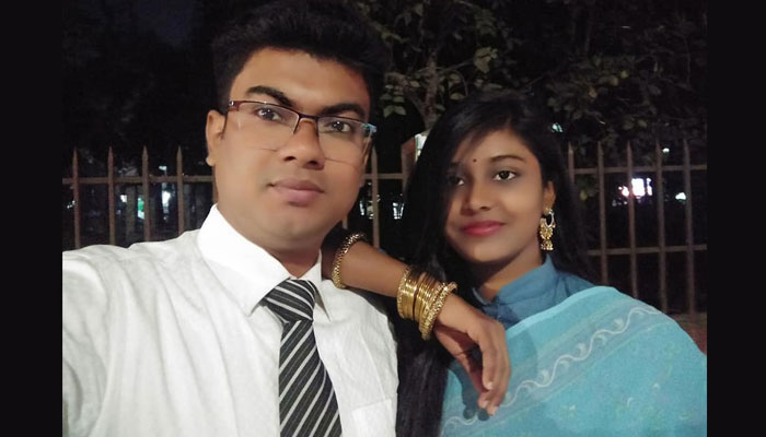 স্ত্রীর অনুপ্রেরণায় ৩৮তম বিসিএসে প্রথম হয়েছেন রুহুল