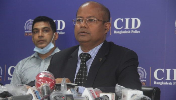 চাকরি দেয়ার নামে তরুণীদের দেহ ব্যবসায় বাধ্য করতো
