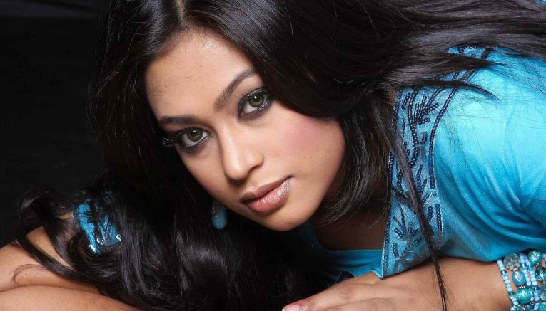 করোনায় আক্রান্ত ঘরবন্দী পপি