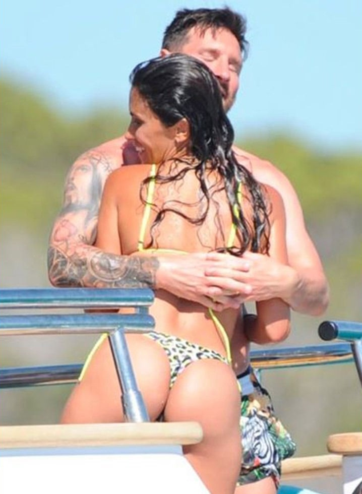 ঘুরতে গিয়ে বিতর্কে মেসি-সুয়ারেজ